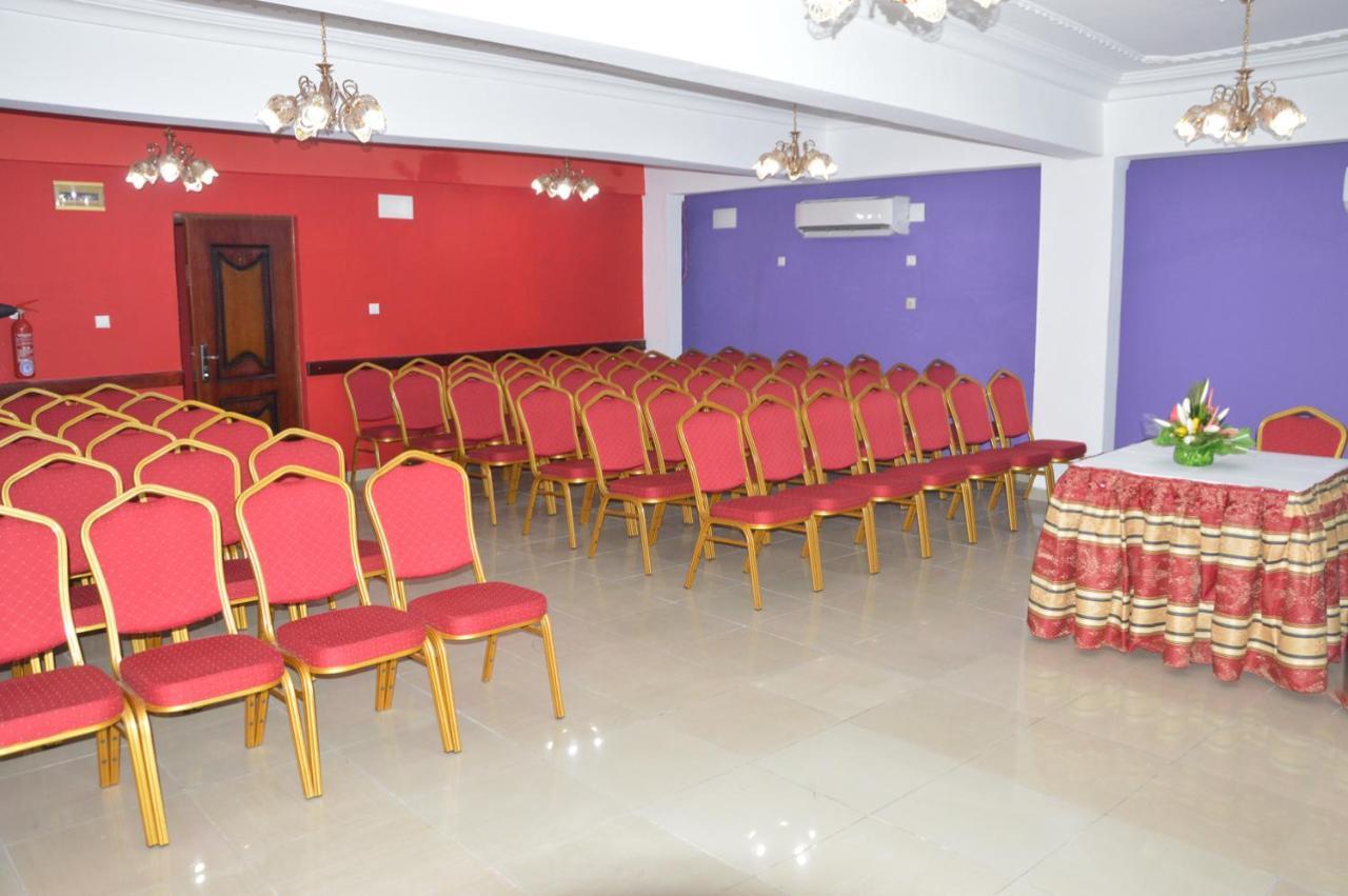 Hotel Vallée Des Princes Douala Exterior foto