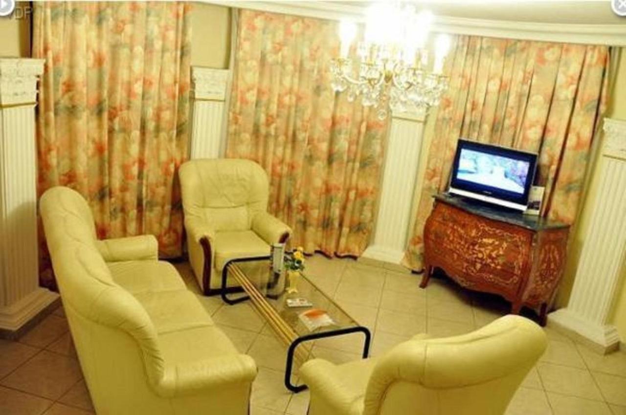 Hotel Vallée Des Princes Douala Exterior foto