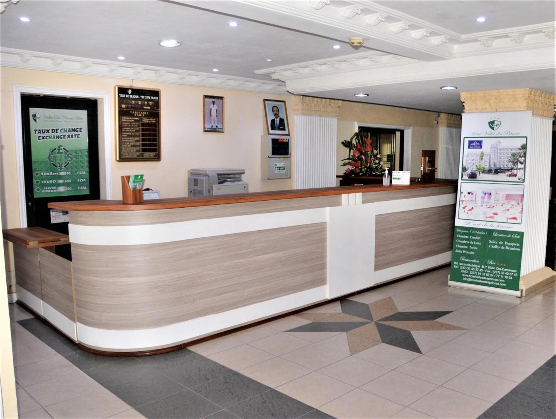 Hotel Vallée Des Princes Douala Exterior foto