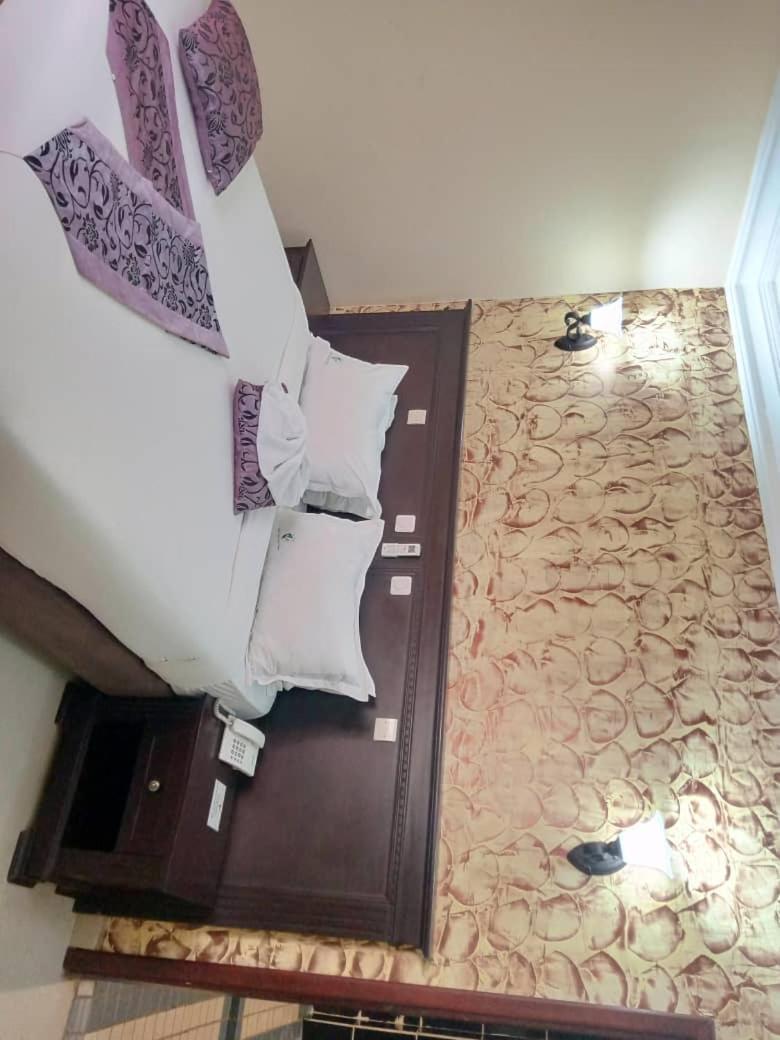 Hotel Vallée Des Princes Douala Exterior foto